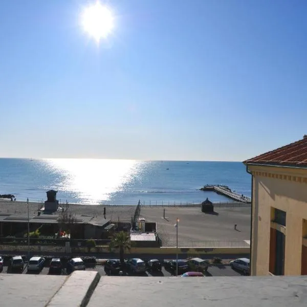 Litus Roma Hostel, hotel i Lido di Ostia