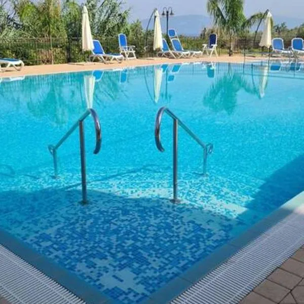 Bilocale con piscina, Costa degli Dei, vista mare, hotel in Longbardi