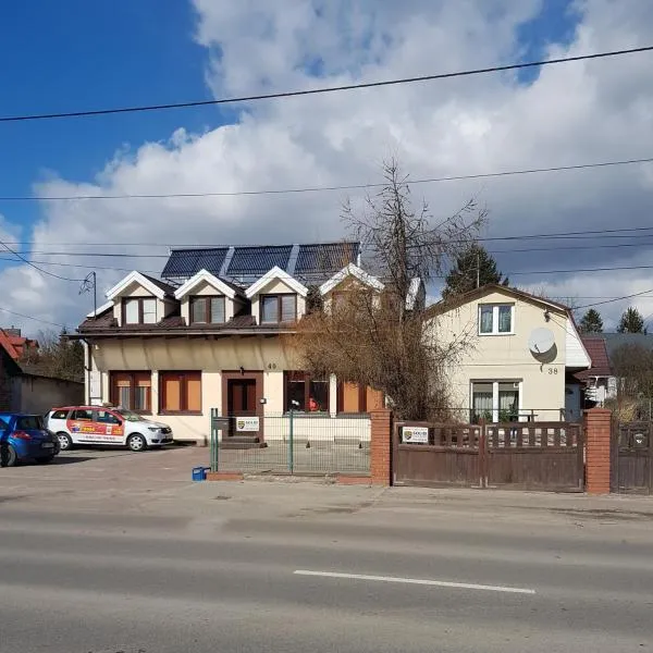 GuestHouse, hotel en Złotokłos