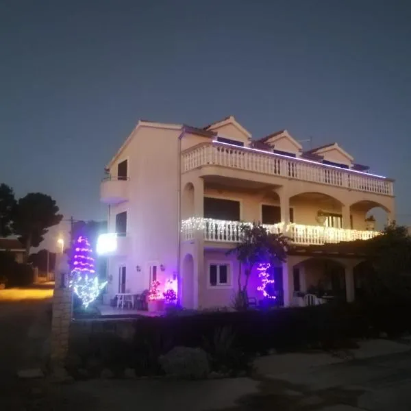 Apartman Iva, hotel v destinácii Brodarica