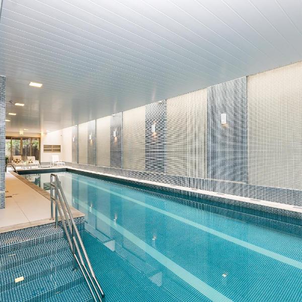 Luxuoso Apt Batel - 4 Minutos do Shopping Pátio Batel c/ Garagem, Piscina, Sauna e Academia - Foto 4