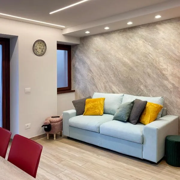 Lovely bright apartment in Barzio center, hotel di Barzio