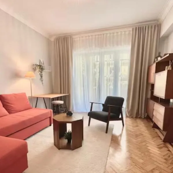 Valmor Avenue Vintage Chiq by Homeful