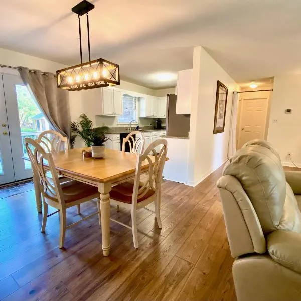 Cozy three bedroom house with fireplace, hotel v destinaci Wilmington