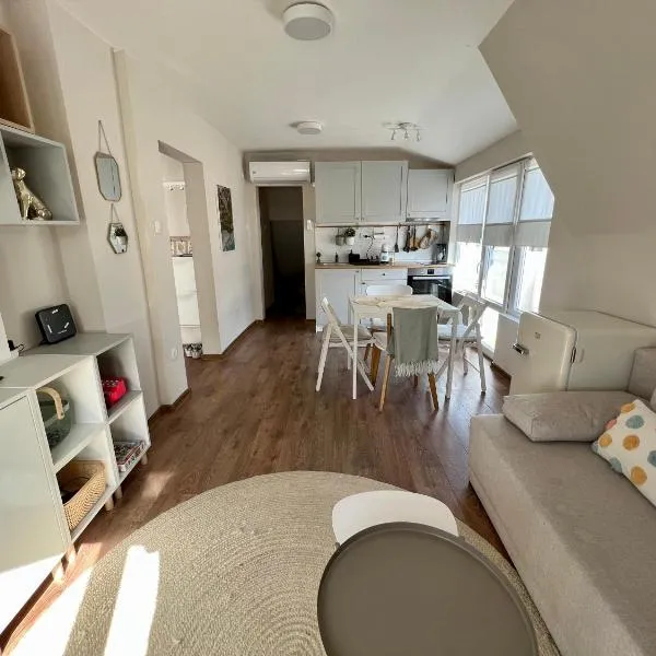 Dockview atelier, hotel em Burgas