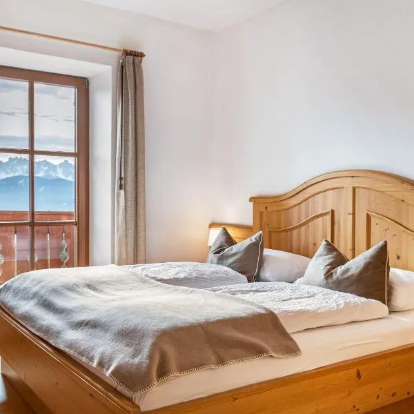 Alpin Farm Birke - Oberweidacherhof, hotell i Collalbo