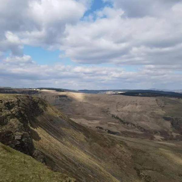 Mountain Escape - Cosy 2 bed house in Afan Valley、ポート・タルボットのホテル