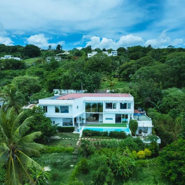 villa piscine à louer a DIEGO SUAREZ. MADAGASCAR, hotel a Ambohitra