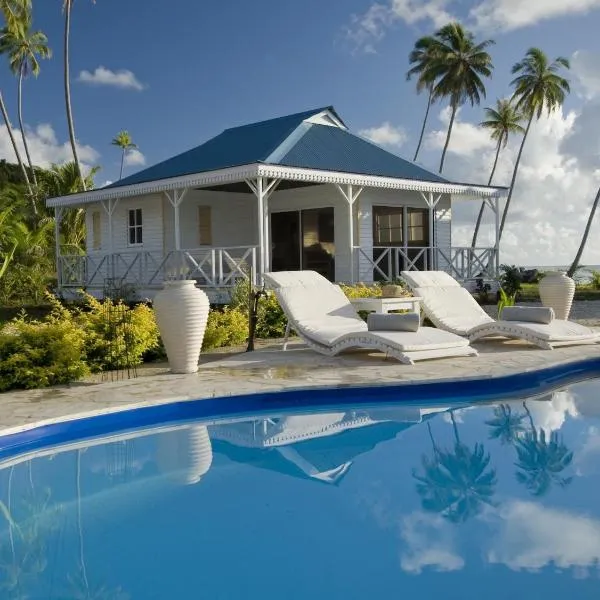 Opoa Beach Hotel, hotel in Taputapuapea