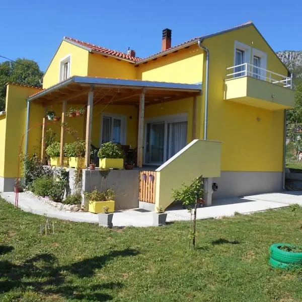 Apartment Luna 4 person, hotel in Bribir