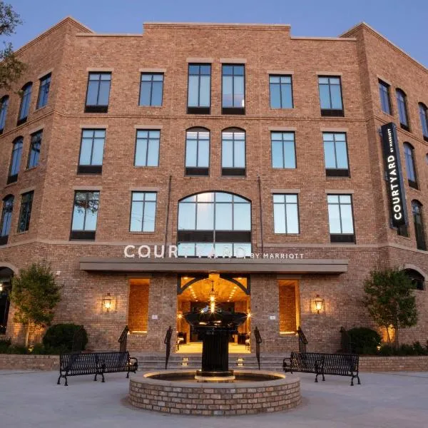 Courtyard by Marriott Thomasville Downtown, hotel v destinaci Thomasville