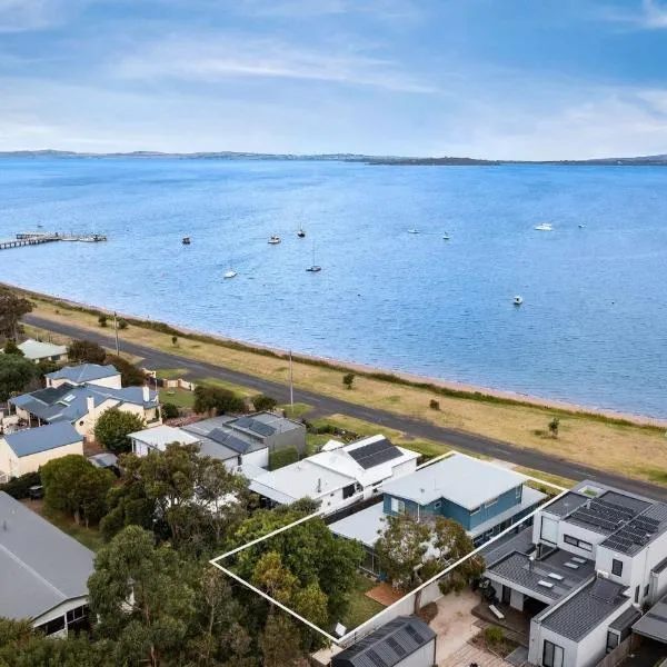 Pukeko Beach House、Rhyllのホテル