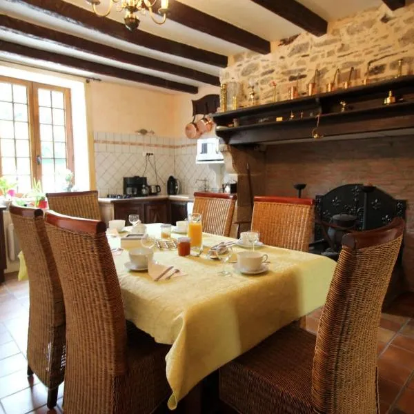 La ferme de lapeyrousse, hotel v destinácii Magnac-Bourg