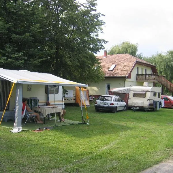 Dávodi Camping és Szabadidőpark โรงแรมในDávod