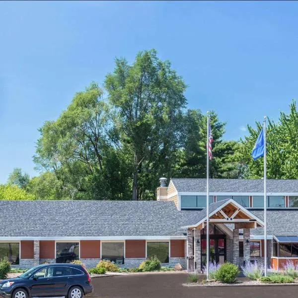 AmericInn by Wyndham Chippewa Falls, hotell i Lake Hallie