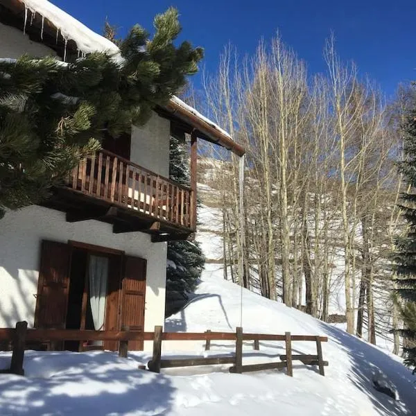 Cozy mountains apartments, hotel in Borgata Sestriere