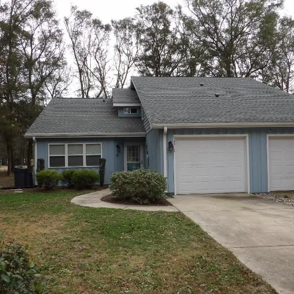 Bike & Beach Bungalow at Oyster Bay-Sunset Beach, hotel en Ocean Isle Beach