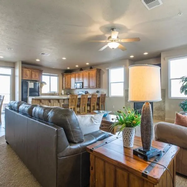 2012 LP PS4, Private Balcony with Beautiful Mountain Views, and Great Clubhouse Amenities, hotel v destinaci St. George
