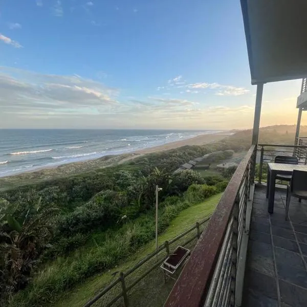 Beach Escape on the coast at apartment 78 Sancta Maria, hotelli kohteessa Amanzimtoti