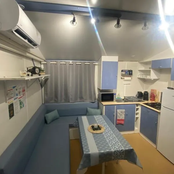 Bungalow 2/4 personnes dans résidence Hôtelière, hotel in Meyzieu