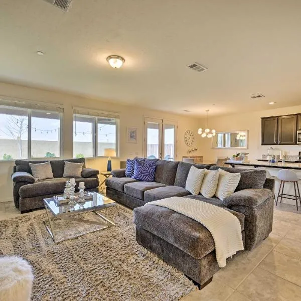 Visalia Home with Yard 4 Mi to Downtown!, khách sạn ở Visalia