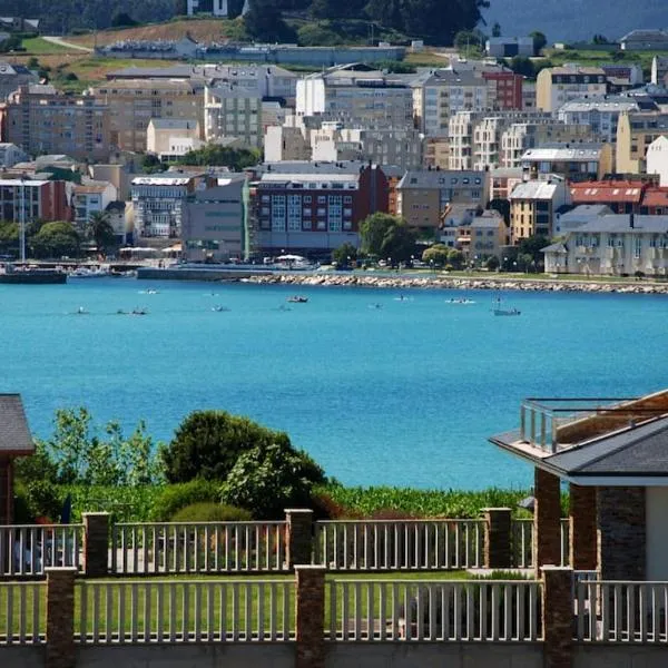 Ático con vistas a la ría y a Foz, hotel a Barreiros