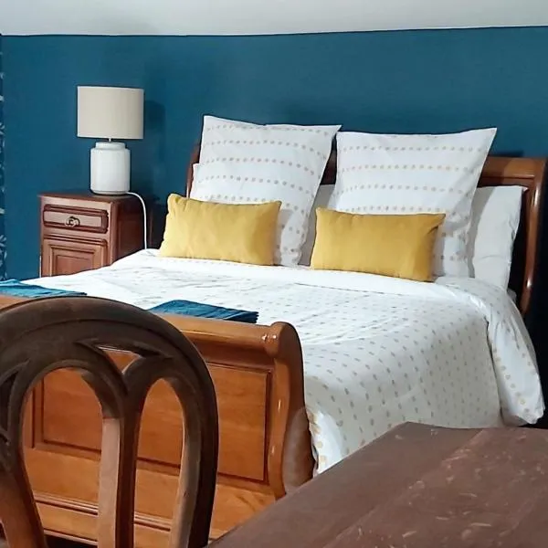 Sharecroppers Cottage with Swimming Pool, hotel em Pagéas