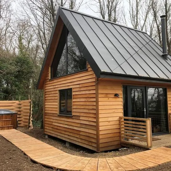 Foxes Hollow - Woodland Cabin - Alfriston、アルフリストンのホテル