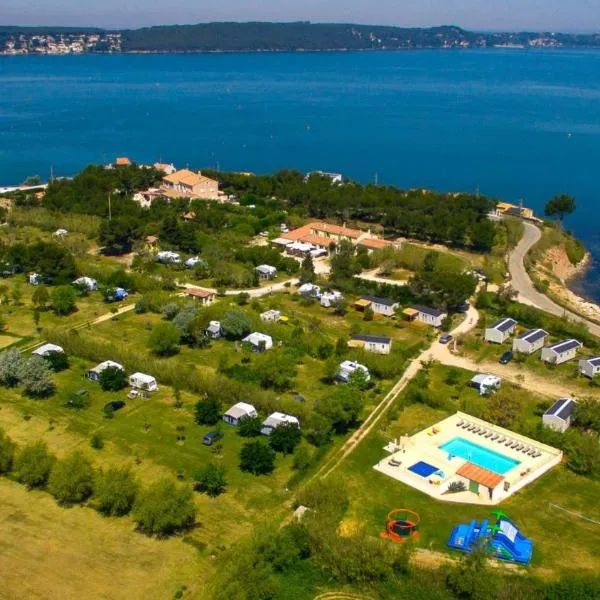 Camping Tikayan Félix de la Bastide, hotel v destinaci Saint-Mitre-les-Remparts