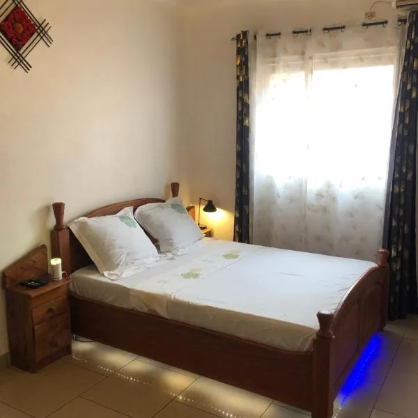 Grand Appartement à essos mobile, hotel v destinaci Yaoundé