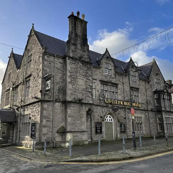 The Bull Hotel, hotel in Gwalchmai