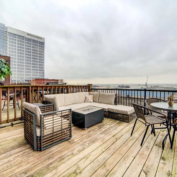 Waterfront Cleveland Apt about 1 Mi to Downtown, hotel in Cleveland
