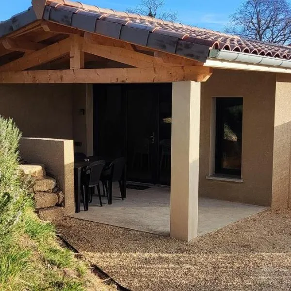 Le gîte de la vieille pierre 'climatisé', hotel v destinaci Allex