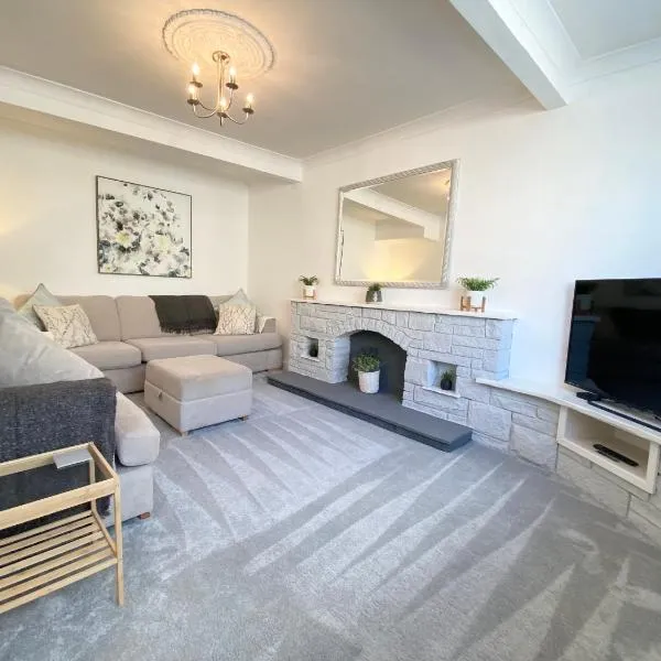 Modern 4-bed Cottage Llanwrst Town Centre & Parking - Snowdonia! near Betws-y-Coed, viešbutis mieste Lanrastas