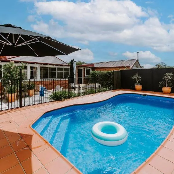 Mortimer Cottage - A Pool Oasis in Heart of Mudgee, hotel en Mudgee