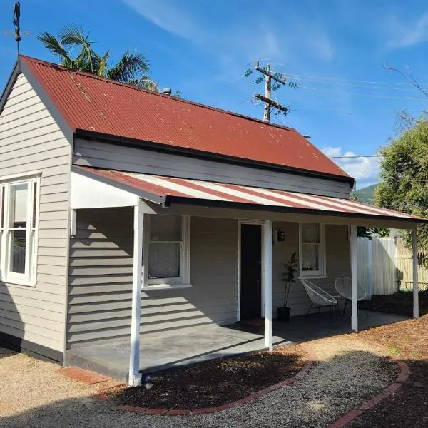 'Pickett's Cottage' - Circa 1868 - Oldest in Knox! โรงแรมในBoronia