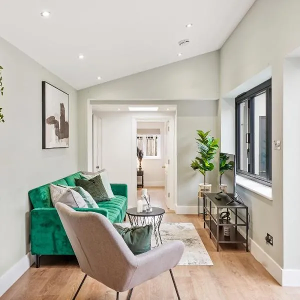 Charming Wimbledon 3-Bed Apt with Outdoor Area, hotel Wimbledonban