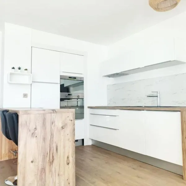 Beau duplex familial avec jardin clôturé, hotel v destinaci Douvaine