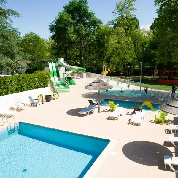 Camping Le Chassezac, hotelli kohteessa Sampzon