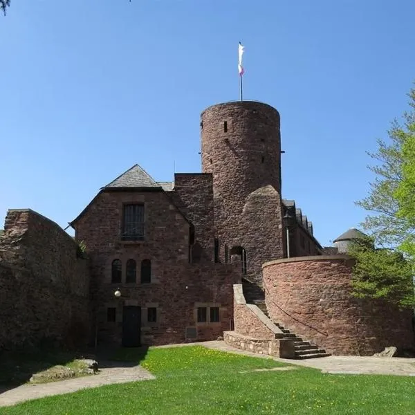 Burg Zimmer auf ca. 70 m², viešbutis mieste Heimbachas