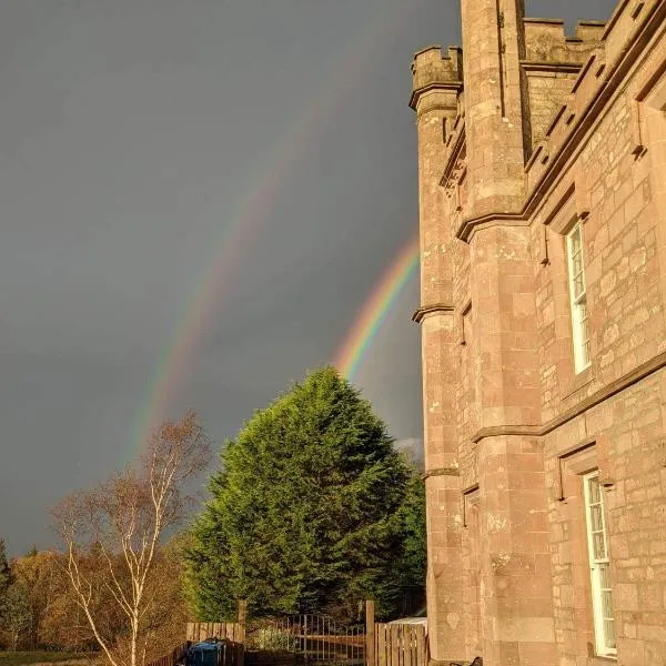 Viesnīca Langhouse Castle Bed and Breakfast pilsētā Inverkip