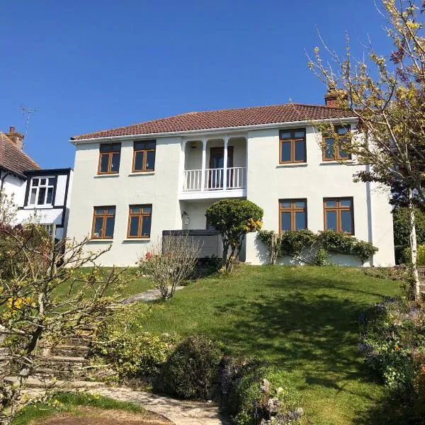 3 Bed Ground Floor Apartment - Hot Tub Optional Upgrade, hotel in Hythe
