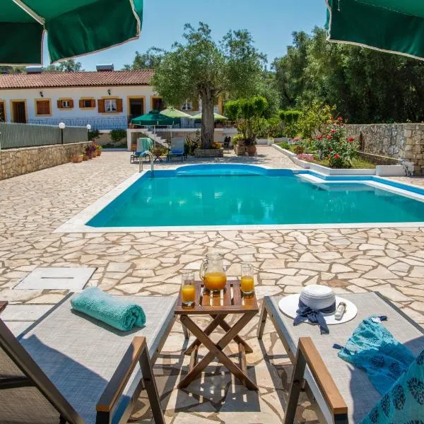 APHRODITE studios & apt with pool, hotel v destinaci Lákka