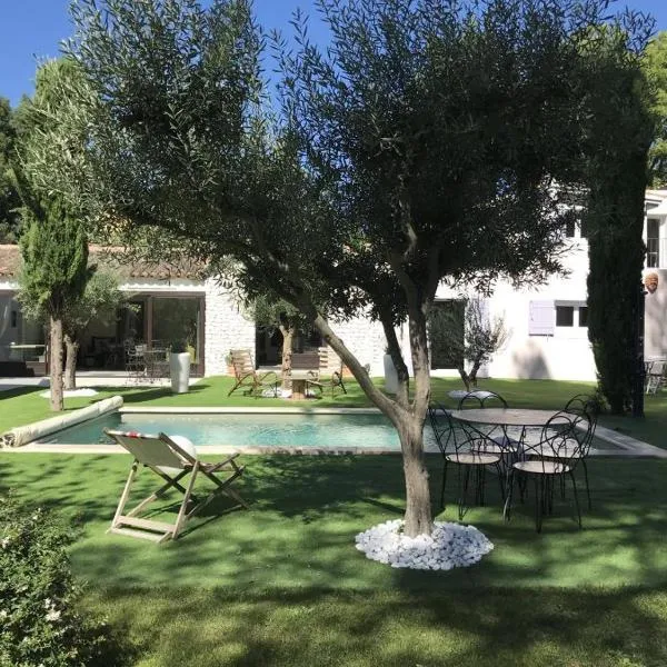 La Maison 1440, hotel v destinaci LʼIsle-sur-la-Sorgue