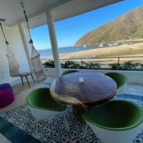 Luxury 1 Bedroom Beach House Casa Dos Aguas, отель в городе Chimo