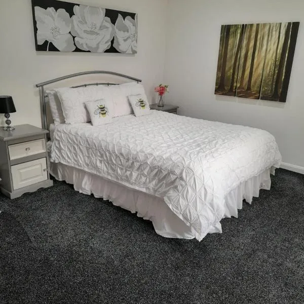 굴에 위치한 호텔 riverside rooms at wheelgate house