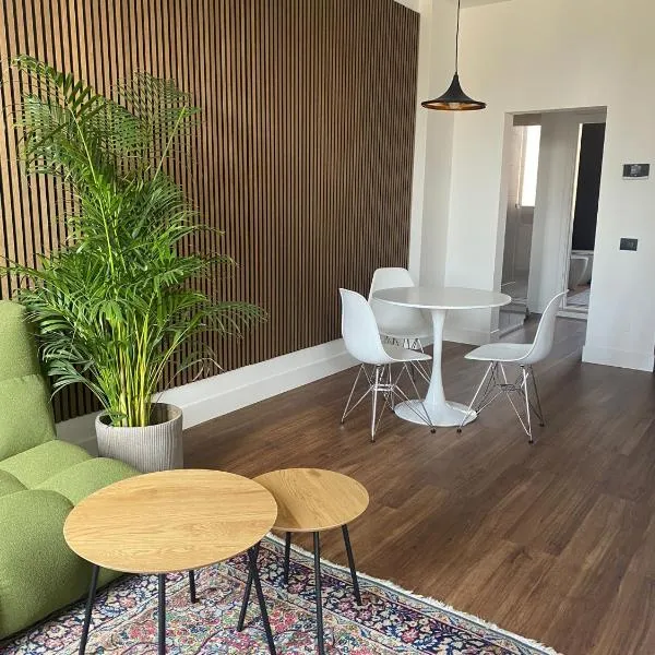 LOFT MANZONI 37, hotel v destinaci Cremona
