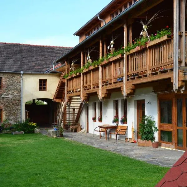 Selský Dvůr- apartmány a keramická dílna, hotel v Kájově
