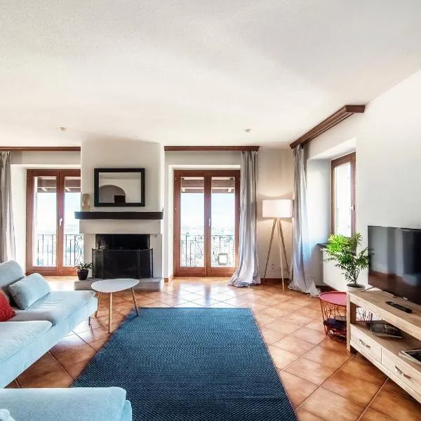 Lilia Apartment by Quokka 360 - large flat with panoramic view of Locarno, hotel v destinaci Gordola