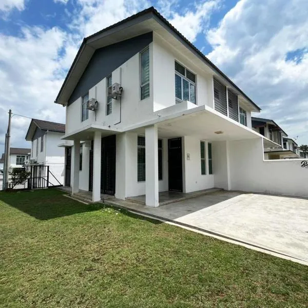IRIS 33 Corner Lot House Spacious Outdoor WI-Fi, hotel v destinaci Skudai